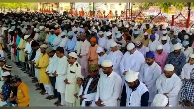 गोरखपुर में सभी मस्जिदों में अलविदा की नमाज, सीसीटीवी से होगी शहर की निगरानी, भारी संख्या में पुलिस बल तैनात
