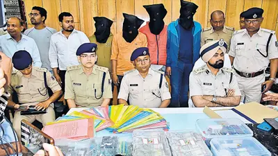 Bihar News: पाटलिपुत्र के चर्च रोड में पुलिस का छापा, फ्लैट में चल रही थी शराब पार्टी, दस गिरफ्तार