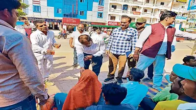 Bihar News: बोधगया नगर पर्षद के इओ ने खत्म कराया धरना, बोधगया में प्रशासन ने दी दुकान लगाने की इजाजत