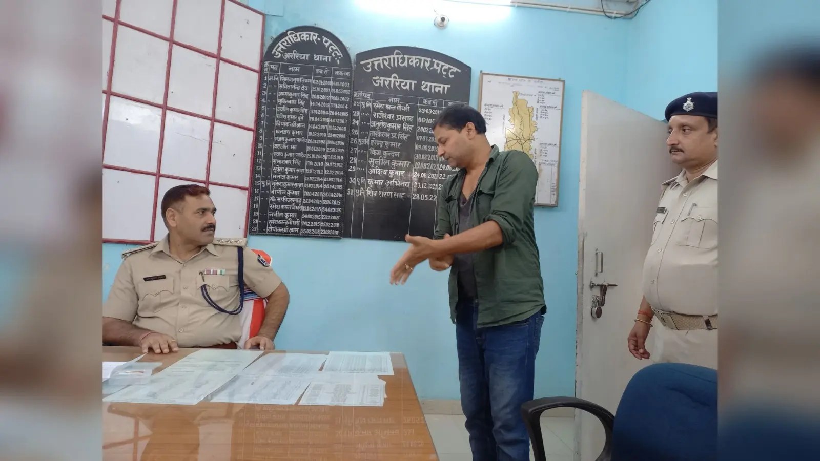अररिया में चौथी कक्षा की छात्रा के साथ शिक्षक कर रहा था छेड़छाड़, लोगों ने पहले की पिटाई फिर पुलिस को सौंपा