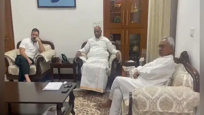 मिशन 24: अरविंद केजरीवाल के बाद अब नीतीश कुमार ने की खरगे-राहुल गांधी से मुलाकात, विपक्षी एकता पर बनी रणनीति
