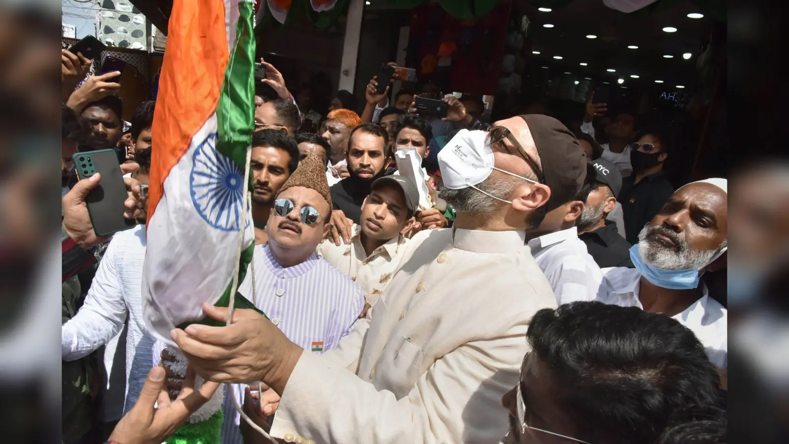 ‘Asaduddin Owaisi को अफगानिस्तान भेज देना चाहिए’, तालिबान पर दिये बयान पर विवाद बढ़ा