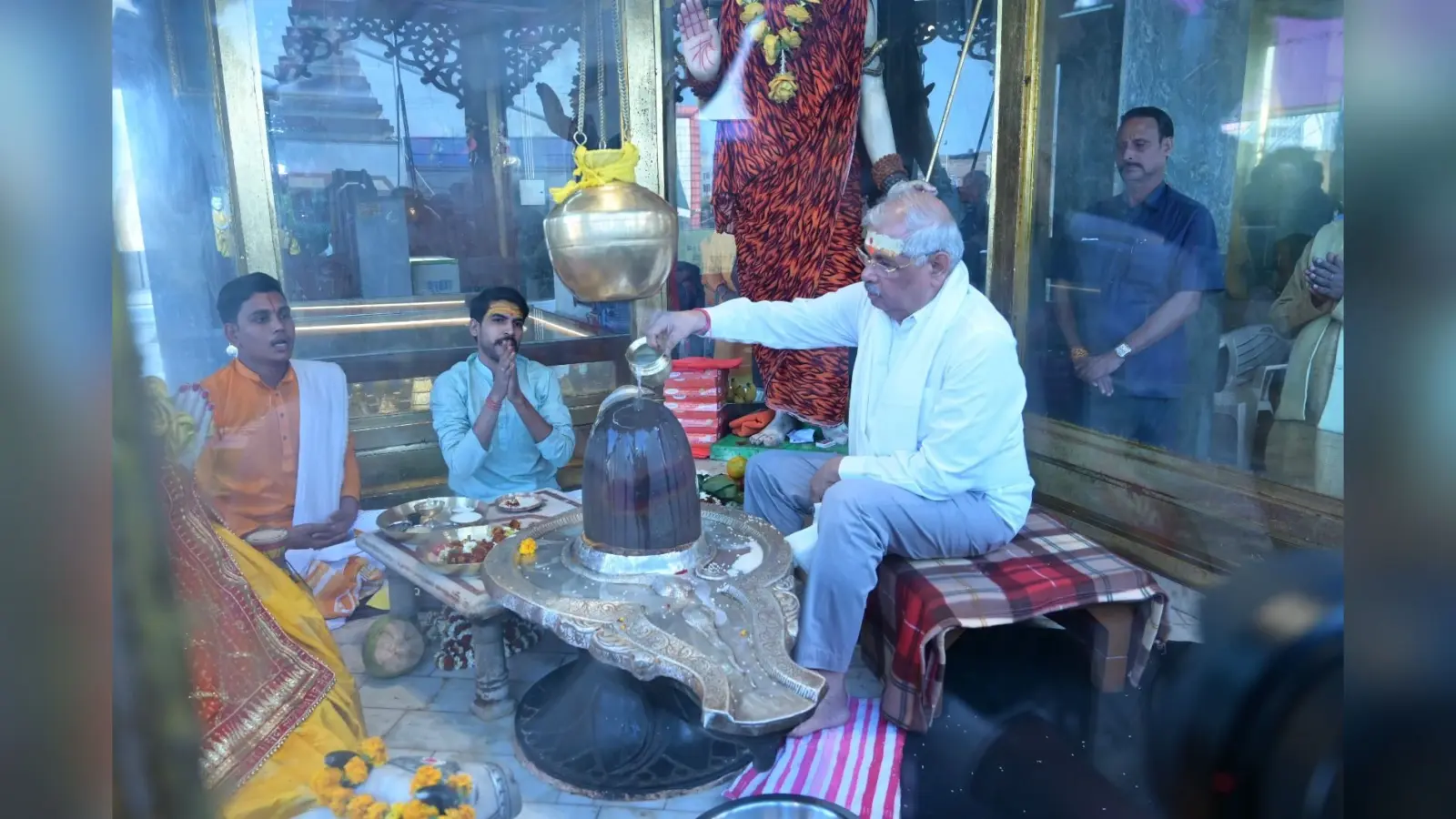 महावीर मन्दिर में राज्यपाल आर्लेकर ने किया रुद्राभिषेक, बिहार के लोगों के लिए मांगा सुख-समृद्धि का आशीर्वाद