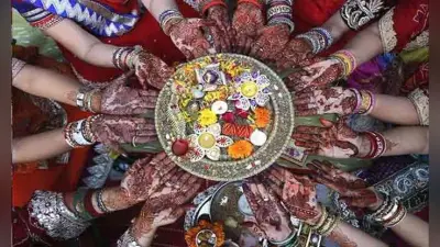 Hartalika Teej: युग बदला, परिवेश बदले, पर पूजा के लिए डलिया आज भी जरूरी, तीज का सजा बाजार
