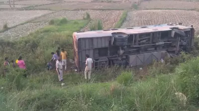बिहार: मधुबनी में भीषण सड़क हादसा, यात्रियों से भरी बस नहर में पलटी, एक की मौत, 30 से अधिक घायल