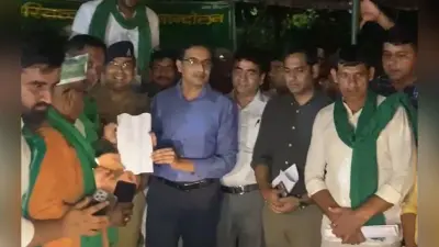 नोएडा प्राधिकरण सीईओ लोकेश एम किसानों के पास पहुंचे, लंबी बात चली और तीन महीने से चल रहा धरना हो गया स्थगित