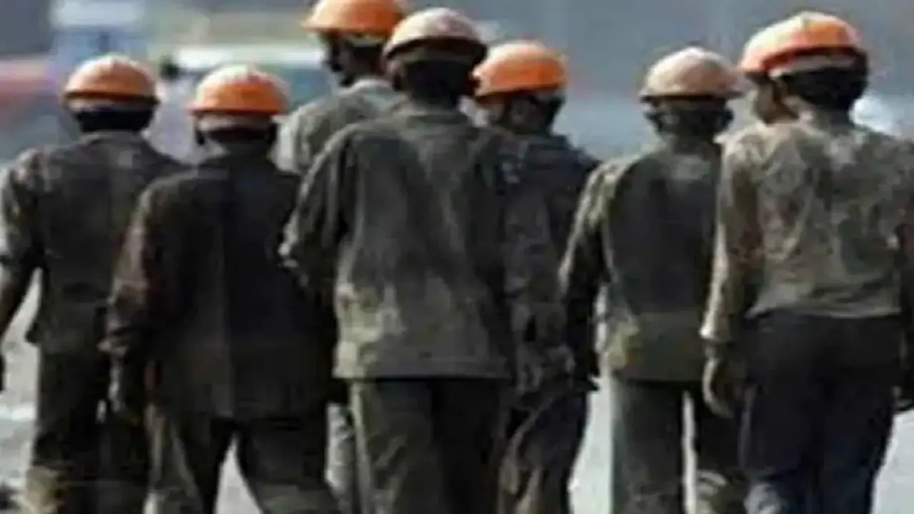Bihar News: श्रम संसाधन विभाग ने तैयार किया प्रस्ताव, कामगारों के बच्चों को स्कूल पहुंचायेंगे कारखाना मालिक
