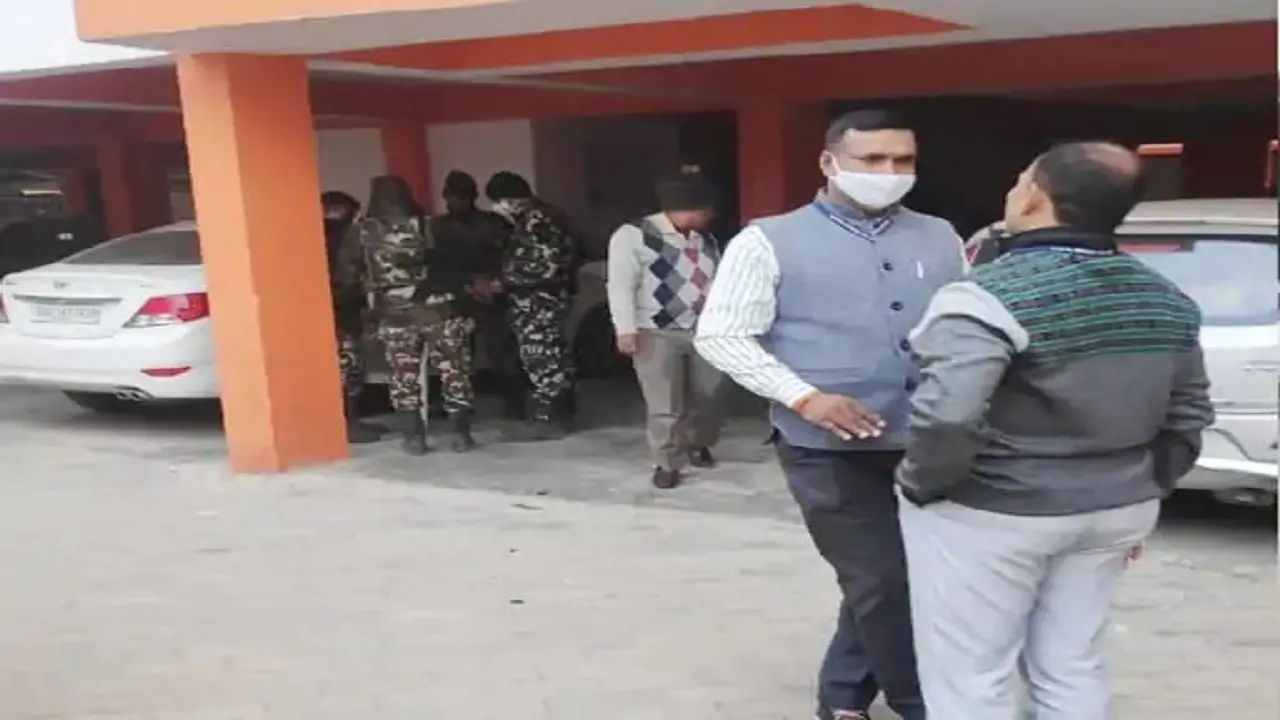 Coronavirus Lockdown: लॉकडाउन के बीच यहां हो रही है शराब की ‘होम डिलीवरी’