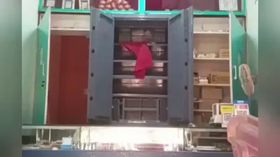 बेगूसराय के तीन दुकानों में डकैती, कनपटी में कट्टा सटा लूट ले गये लाखों के सोने-चांदी