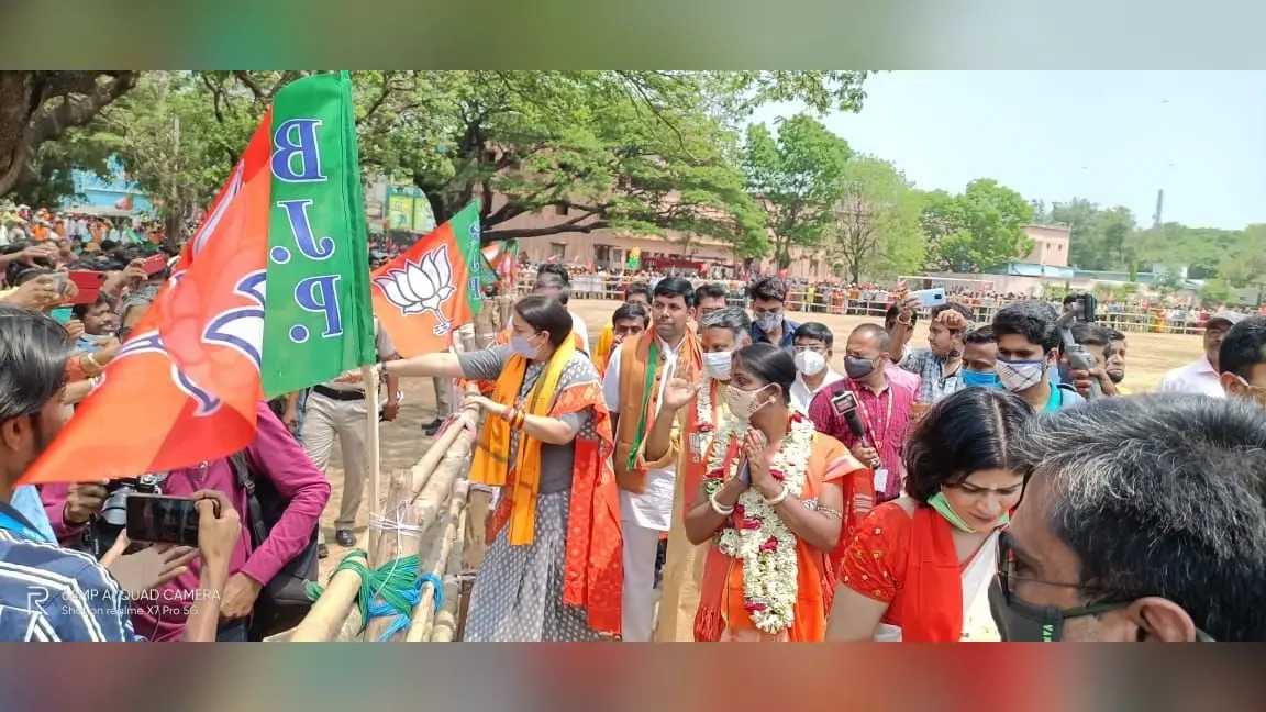 Bengal Chunav 2021: ममता बनर्जी के विपक्षी नेताओं को पत्र लिखने पर स्मृति ईरानी का तंज, दीदी के पत्र लिखने का मतलब तृणमूल जा रही है