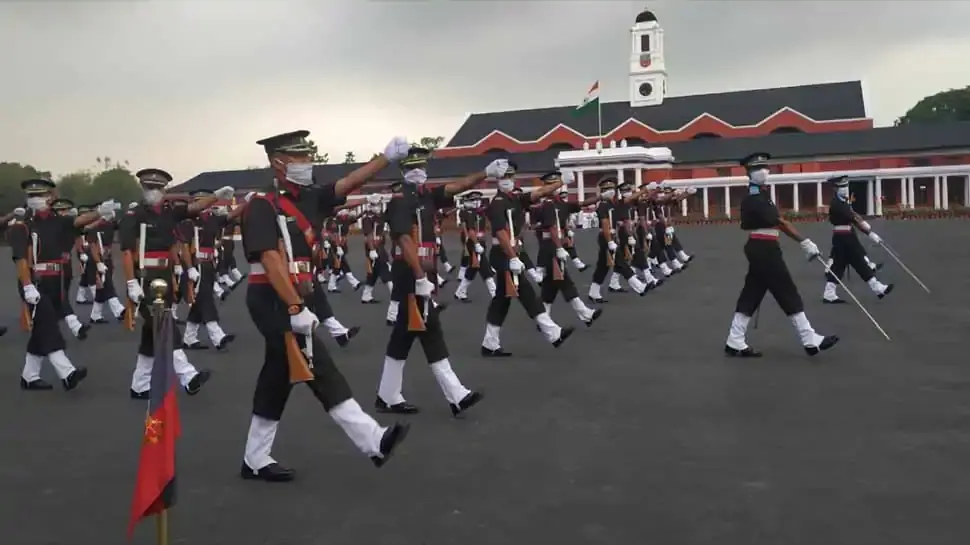 IMA के पासिंग आउट परेड में दिखा कोविड-19 का असर, चेहरे पर मास्क और हाथ में गल्व्स
