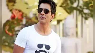 हैदराबाद में सब्जी बेजने वाली इस लड़की की मदद के लिए आगे आये सोनू सूद, कहा- Job Letter भेज दिया