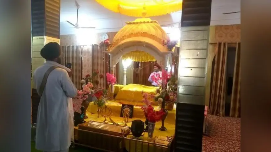 कोरोना से स्वास्थ्य लाभ के लिए गुरुद्वारा तेग बहादुर गांधीग्राम में रविंद्र आनंद के समर्थकों ने कराया पाठ एवं अरदास:आप