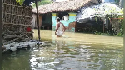 पांच से सात दिनों तक घर में रहेगा बाढ़ का पानी, तभी मिलेगा सरकारी अनुदान का पैसा, डीएम ने समझाया नियम