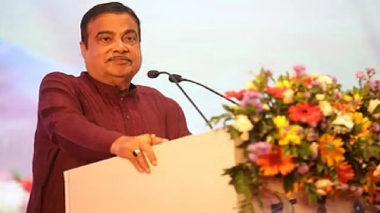बलिया में नितिन गडकरी ने किया ग्रीनफील्ड एक्सप्रेस-वे का शिलान्यास, बोले-2024 तक अमेरिका जैसी होगी UP की सड़कें