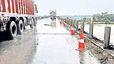 Bihar: गोपालगंज में जिस डुमरिया पुल से गंडक नदी में गिरा कंटेनर, जानें उसे क्यों कहा जाता है मौत का ब्रिज