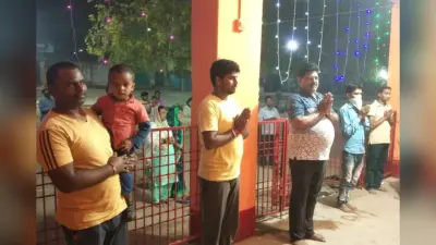 Coronavirus Lockdown: बड़कागांव के दुर्गा मंदिर में पूजा के दौरान हो रहा सोशल डिस्टेंसिंग का पालन