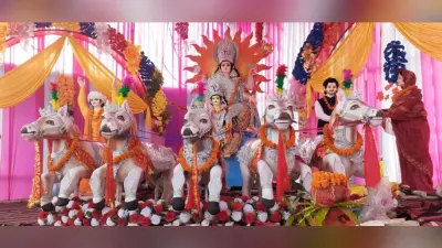 भगवान भाष्कर के साथ स्थापित हुई तेजस्वी यादव की प्रतिमा, बोले भक्त- अंधकार में प्रकाश लायेंगे राजद नेता