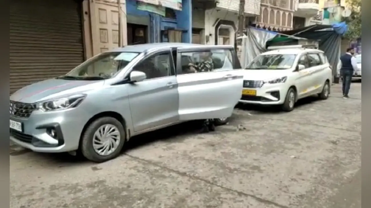 अलीगढ़ में हाजी जहीर के ठिकानों पर इनकम टैक्स की रेड दूसरे दिन भी जारी, जांच में विभाग के 150 कर्मी शामिल