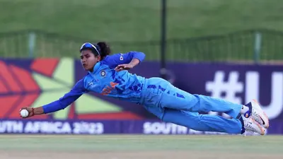 ICC Under 19: उन्नाव की बेटी ने रोशन किया यूपी का नाम, गेंदबाजी के दम पर वसूला लगान, थम नहीं रही बधाइयां…