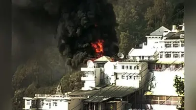 माता वैष्णो देवी मंदिर में लगी आग, प्राकृतिक गुफा के बिलकुल नजदीक हुई दुर्घटना,श्राइन बोर्ड के सीईओ ने दी ये जानकारी