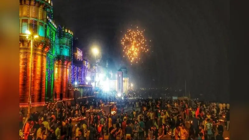 बनारस में  27 नवंबर को मनाई जाएगी देव दीपावली, विदेशी पर्यटकों का काशी में आना हुआ शुरू, देखें खूबसूरत वीडियो