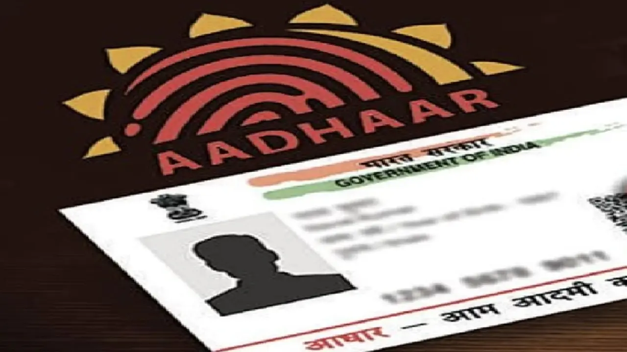 Aadhaar यूजर्स को अब चंद क्लिक्स में मिलेगी बड़ी सुविधा, UIDAI ने ISRO से किया समझौता