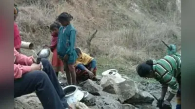 Jharkhand: खुले में शौच करने को मजबूर हैं इस गांव के आदिम जनजाति के लोग, बिरसा आवास योजना का भी नहीं मिला लाभ