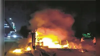 पटना में भीषण आग से करोड़ों का नुकसान, मुआवजे के लिए पीड़ितों ने जाम की सड़क, मौके पर पहुंचे सांसद रामकृपाल