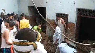 आगरा में शिव मंदिर की छत गिरने से हादसा, एक की मौत, मलबे में कई दर्शनार्थी दबे