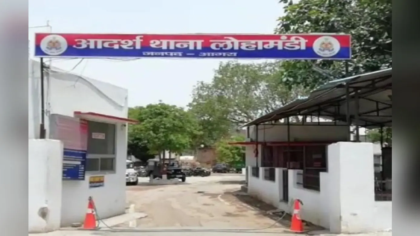 आगरा: प्रेमी का शौक पूरा करने के लिए दादी का ATM चुराकर भेजे 93 हजार, गहने भी लेकर हुई फरार, मुकदमा दर्ज