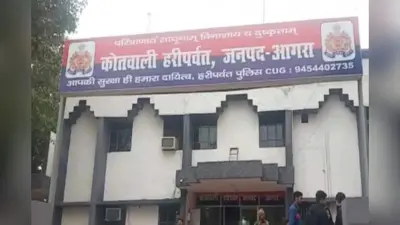 आगरा: आदिपुरुष फिल्म बैन करने के लिए युवा अधिवक्ता संघ ने थाने में दी शिकायती पत्र