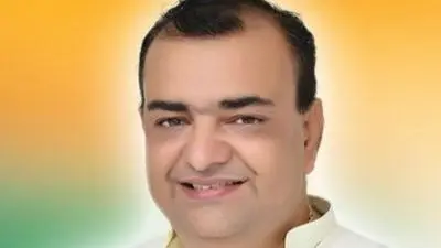 रामपुर में आजम खान को चुनौती देना आसान नहीं, फिर भी मैदान में कूदने वाले आकाश सक्सेना कौन हैं?