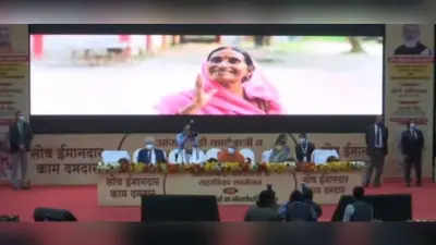 CM योगी ने आंगनबाड़ी कार्यकत्रियों को सम्मेलन में दी सौगातें, बोले- एकतरफा बोलने वाले कुछ नहीं कर पाते
