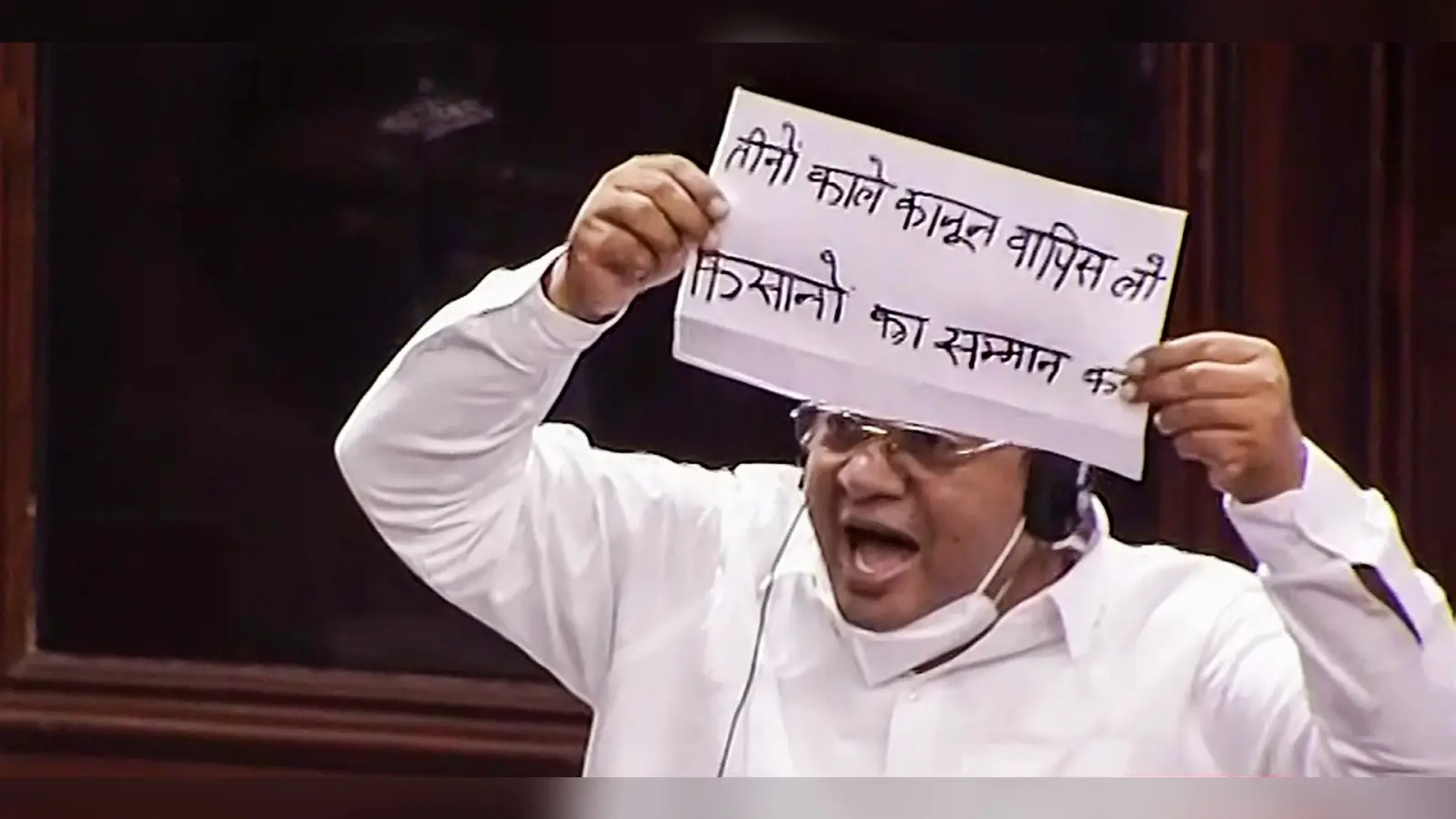 तीन कृषि कानूनों पर राज्यसभा में चर्चा कराने के लिए वेंकैया नायडू ने दे दी इजाजत, सदन में विपक्ष का विरोध जारी