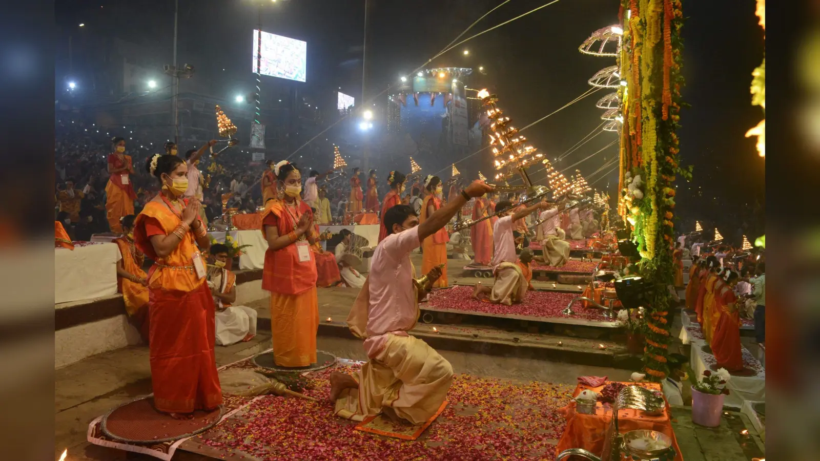 Varanasi News: अद्भुत वाराणसी में भव्य गंगा आरती की तैयारी, पीएम मोदी भी आयोजन में होंगे शामिल