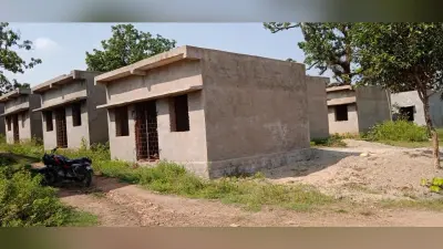 लोहरदगा : लाख फरियाद के बावजूद नहीं मिल पा रहा अबुआ आवास का लाभ