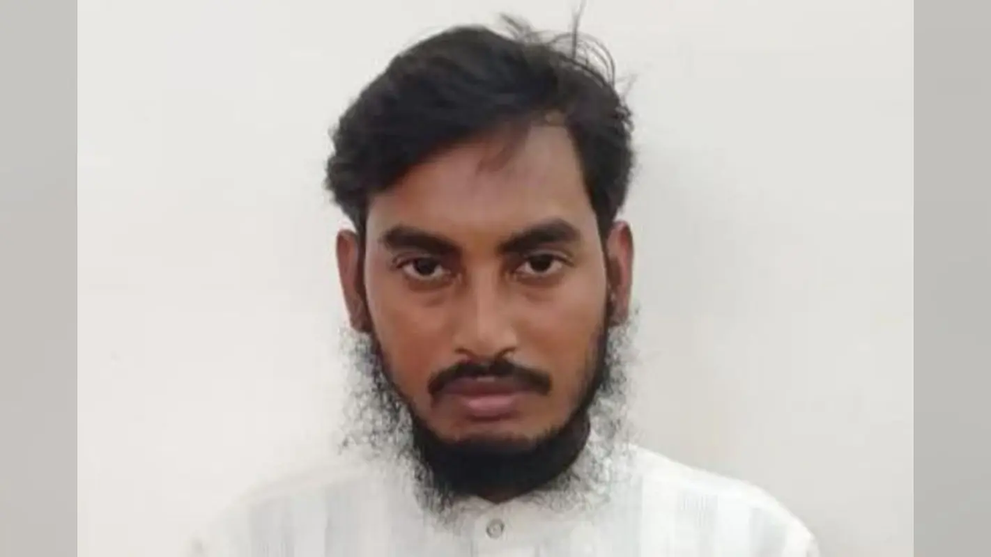 अमित शाह की बंगाल यात्रा से पहले मुर्शिदाबाद से फिर अलकायदा का संदिग्ध आतंकी गिरफ्तार, भाजपा ने ममता पर साधा निशाना