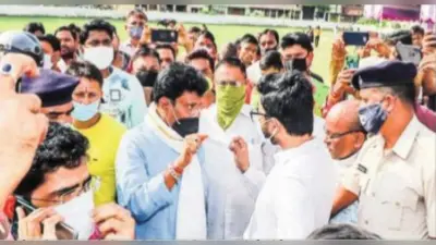 Durga Puja 2021: काशीडीह पूजा पंडाल के पास भोग वितरण कार्य को डीसी ने कराया बंद,गुस्से में पूजा समिति के सदस्य