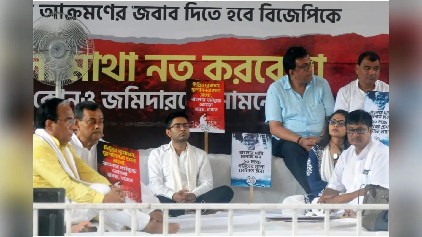Abhishek Banerjee : राज्यपाल के इंतजार में अभिषेक बनर्जी का अनिश्चितकालीन धरना-प्रदर्शन जारी