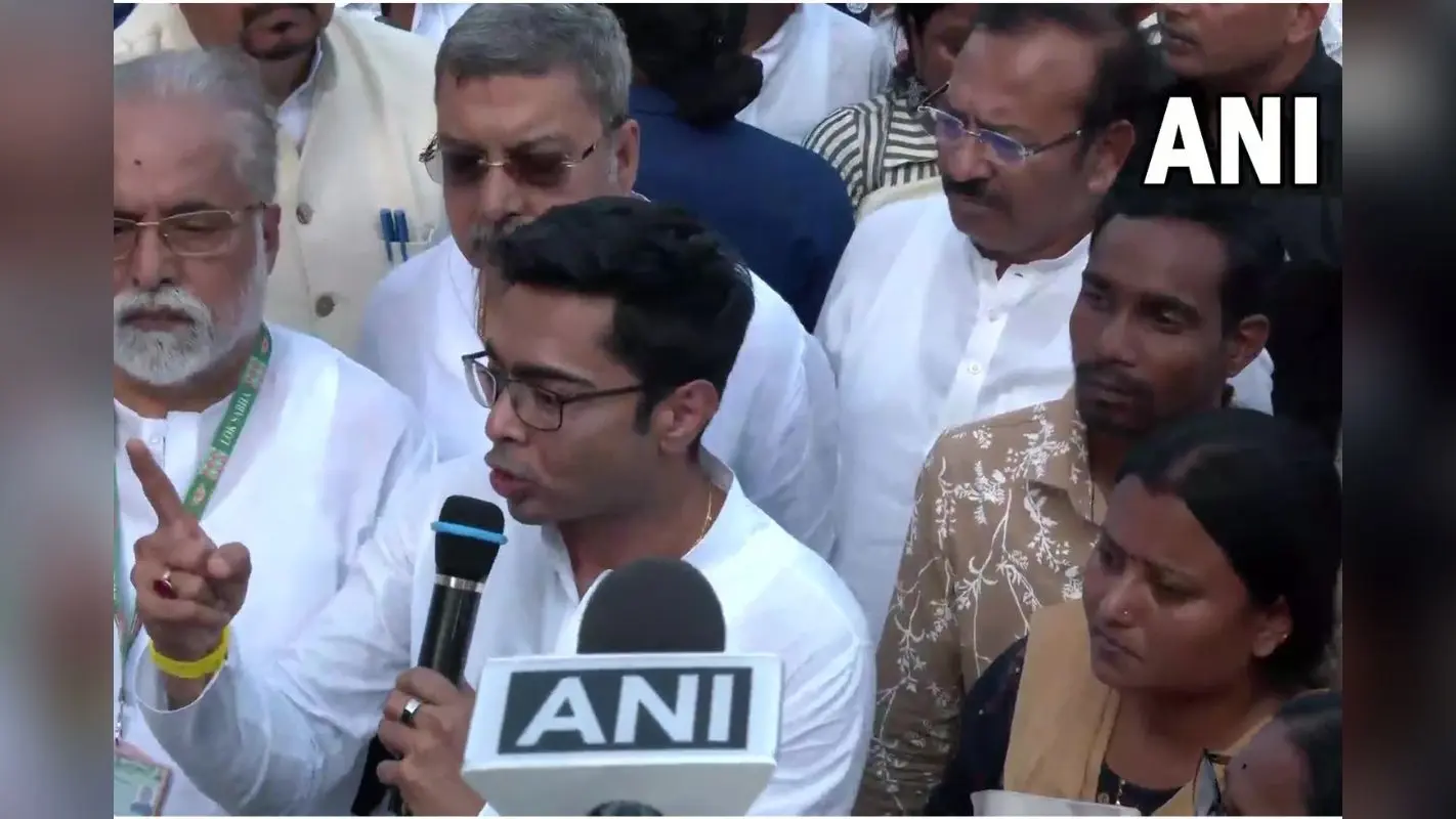 अभिषेक बनर्जी ने भाजपा को दी चुनौती कहा, मैदान आपका, रेफरी आपका, जोरदार लड़ाई के लिए रहिएगा तैयार…