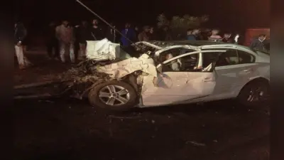 महाराष्ट्र में भीषण सड़क हदसा, कार और बस की टक्कर में 4 की मौत, राजस्थान में जिन्दा जला ट्रेलर ड्राइवर