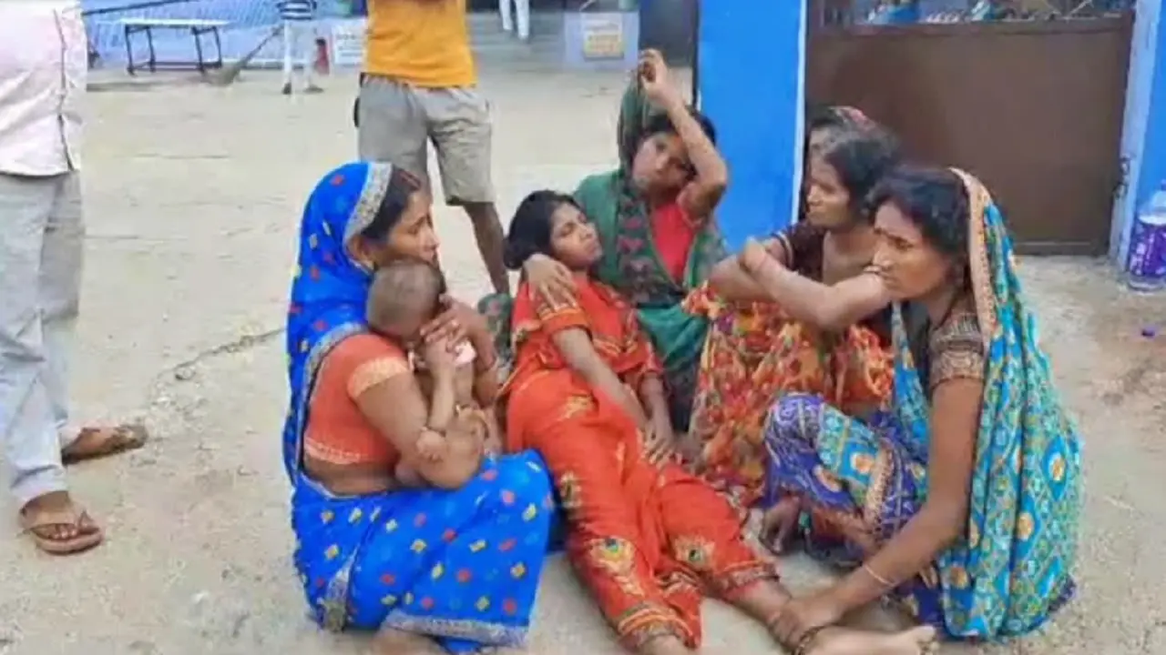 धनबाद सड़क हादसे में कार सवार की गई जान, कई गंभीर रूप से घायल