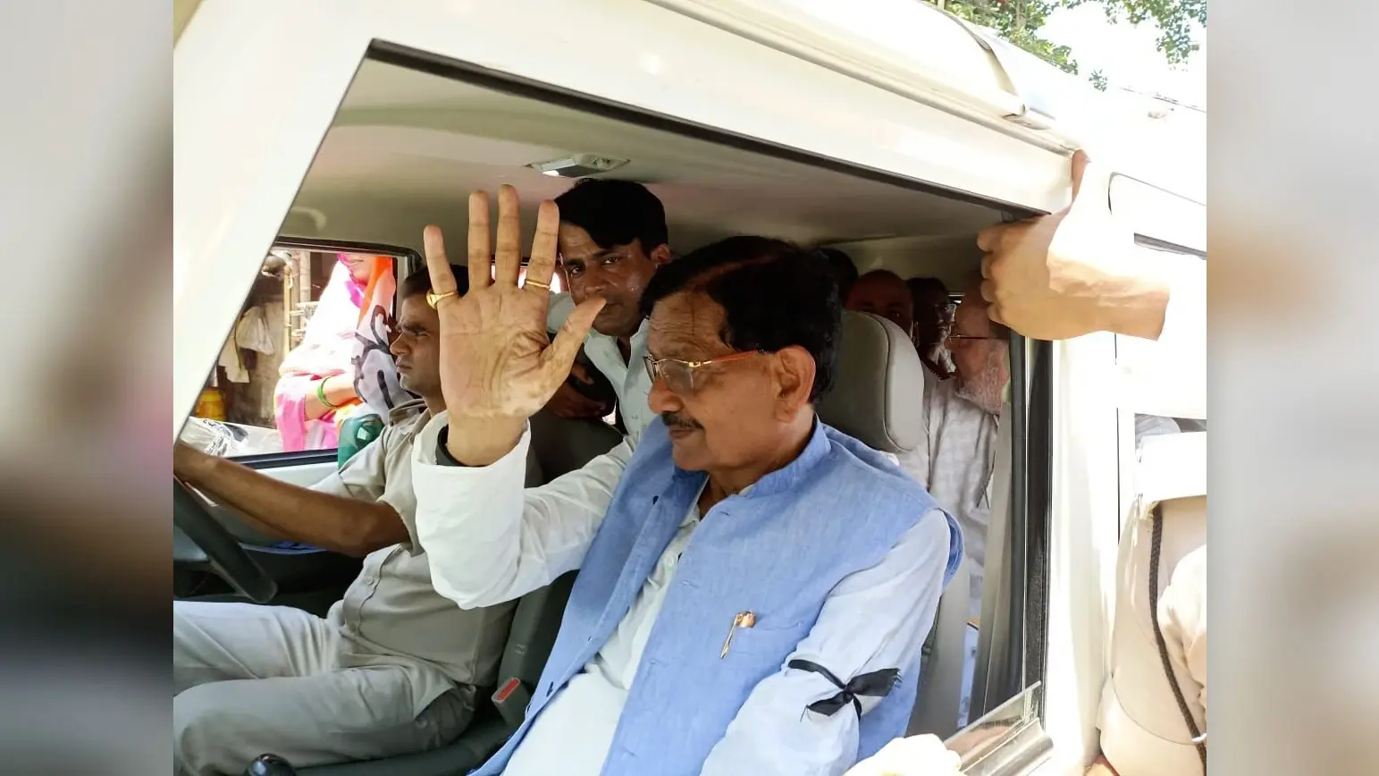 महंगाई के खिलाफ राजभवन मार्च पर निकले कांग्रेस अध्यक्ष मदन मोहन झा समेत कई हिरासत में