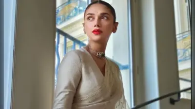 अदिति राव हैदरी ने किया कान्स में डेब्यू, सब्यसाची की व्हाइट साड़ी में बेहद हसीन दिखीं एक्ट्रेस, PHOTOS