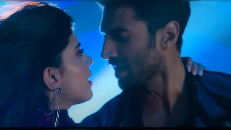 Saasein Dene Aana song:आदित्य रॉय और संजना सांघी की रोमांटिक केमिस्ट्री,ओम द बैटल विदिन का नया गाना रिलीज