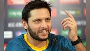 अंपायर ने टोपी लेने से किया इनकार तो ICC पर भड़के अफरीदी, इस नियम को लेकर जतायी नाराजगी