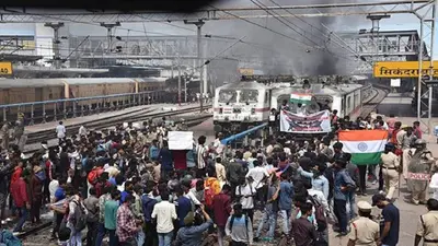 Agnipath Protest: केंद्र ने 35 व्हाट्सऐप ग्रुप पर लगाया बैन, फर्जी खबरें फैलाने का आरोप