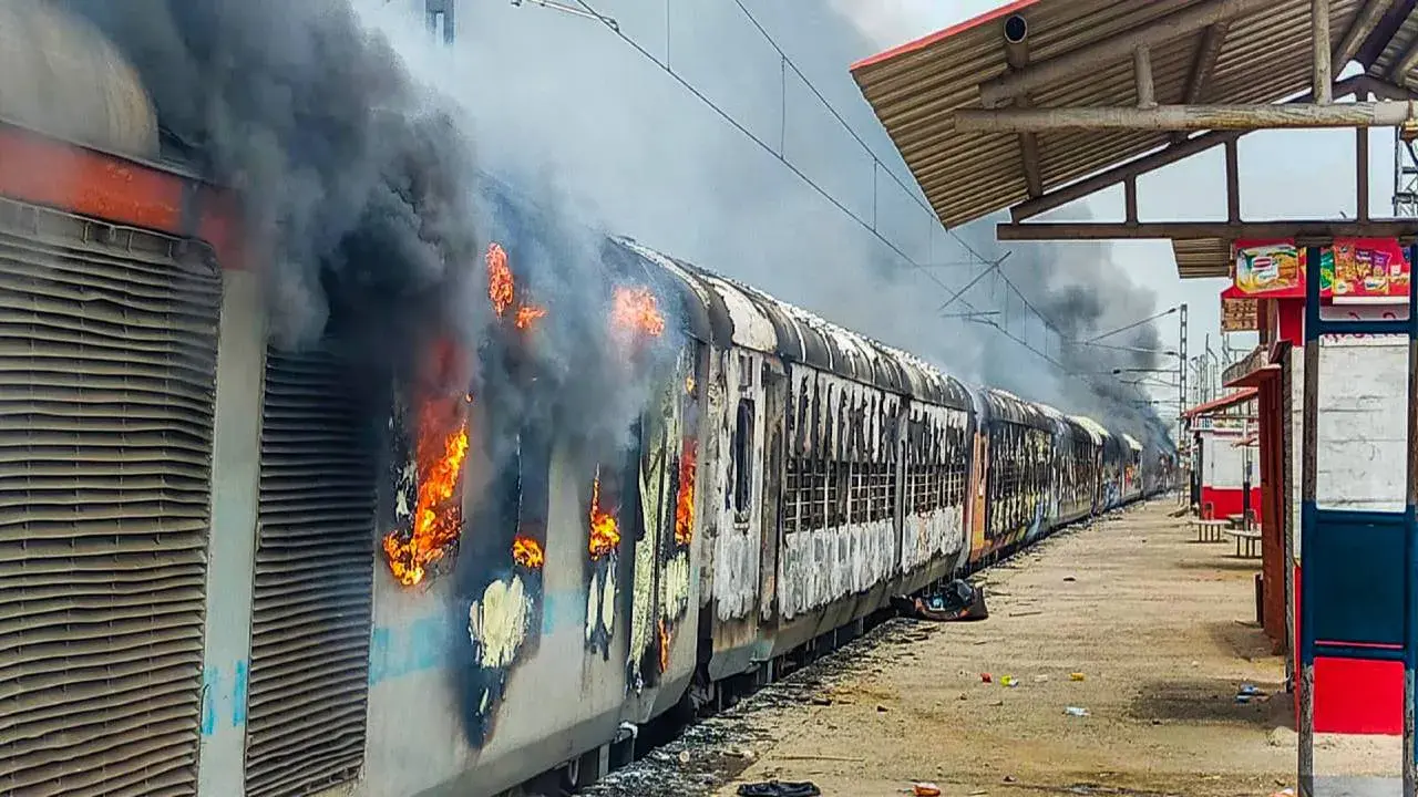 Explainer: ‘अग्निपथ’ पर अगर कैंसिल हो गई है आपकी भी ट्रेन, तो ऐसे पाएं टिकट का रिफंड