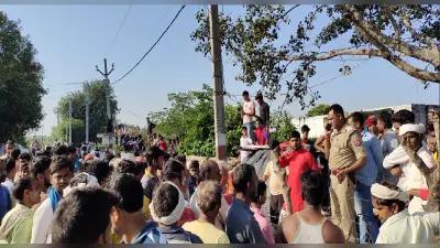 Agra Breaking : स्कूली बच्चों से भरी बस तालाब के किनारे पलटी, बड़ा हादसा होने से बचा